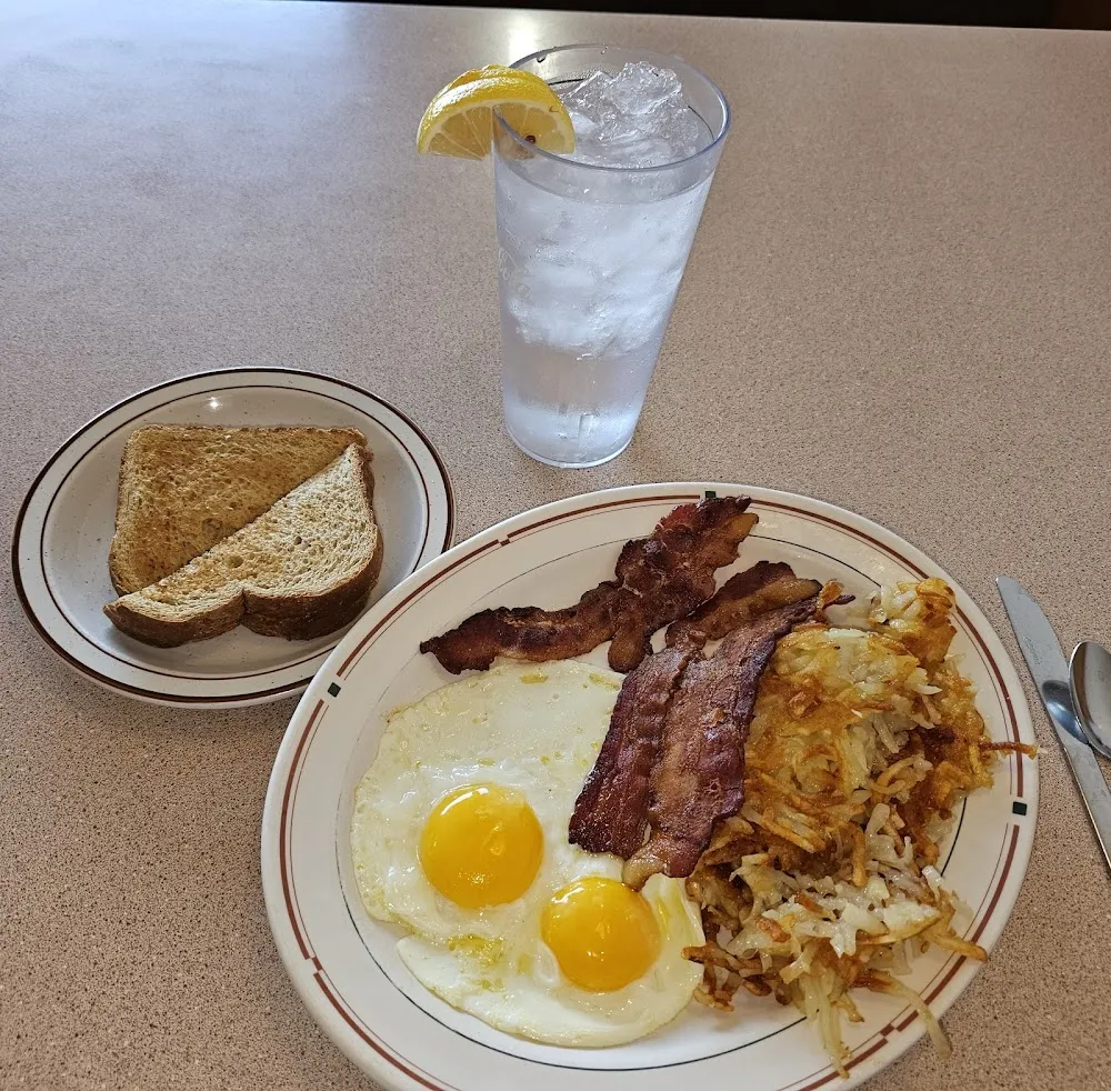 Bacon Eggs and Toast w Hashbrowns